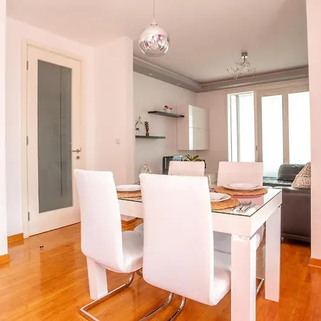 Lägenhet Dc Belgrade, Modern, Super Comfy, Garage Parking *